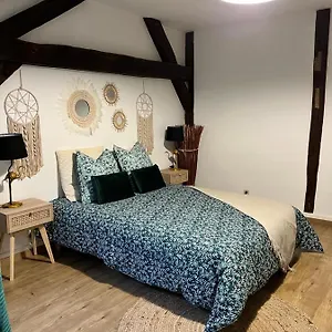 lescapade-moulins.hotels-rhonealpes.com/